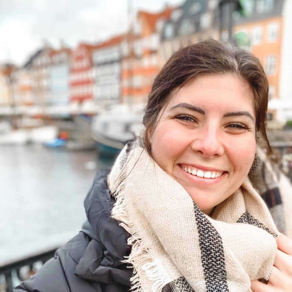 Meet your Posher, Caitlin